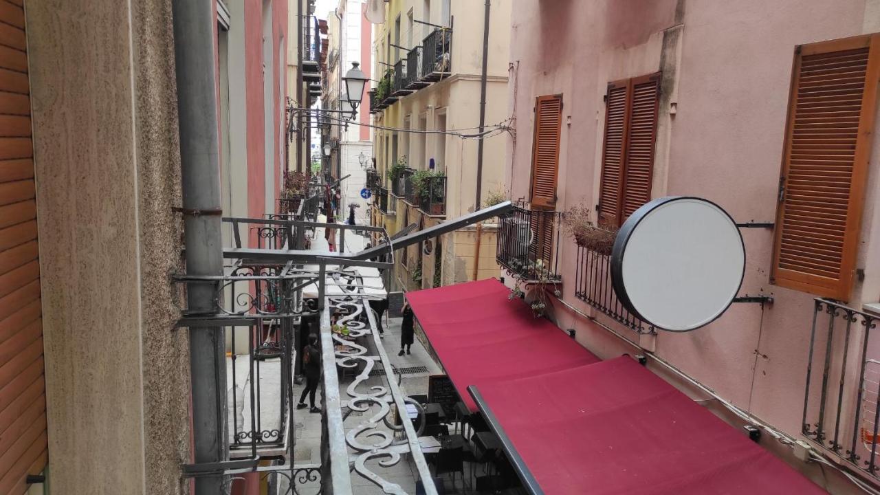 Yaki Domo Acomodação com café da manhã Cagliari Exterior foto
